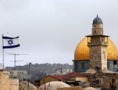 صور.. إسرائيل تستفز الشعب الفلسطينى بوضع أعلامها بمحيط مسجد قبة الصخرة