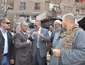 محافظ الجيزة يخصم 5 أيام لقيادات بالأحياء لإهمال النظافة ويوجه بضبط "الكارو"