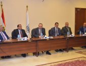 محافظ بنى سويف يبحث تكوين فريق عمل لتعميم مشروع تنمية القرى