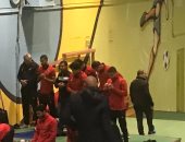 لاعبو الأهلي يؤدون صلاة المغرب قبل مواجهة الأسيوطي