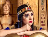ميرنـا وليد تتألق بفوتوسيشن فرعونى وتتزين بعين حورس فى القرية الفرعونية