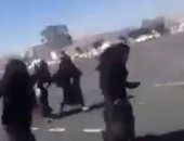 فيديو.. مهاجمة الحوثيين لمظاهرة نسائية تحمل صور على عبد الله صالح