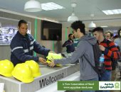 أبو هشيمة ينشر صور زيارة طلاب الجامعة الأمريكية لمصنع حديد المصريين ببنى سويف