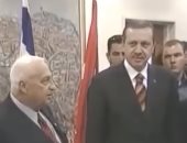 حتى لا ننسى..أردوغان صافح شارون بالقدس ووضع إكليل زهور على قبور جنود الاحتلال