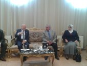 صور .. زاهى حواس يتفقد متحف جامعة الزقازيق 