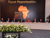 صور وفيديو.. السيسى مداعبا نجيب ساويرس: "دايما أنت مثير للمتاعب"