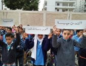 صور .. مدارس الإسكندرية ترفع شعار "القدس عربية" فى طابور الصباح