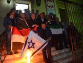 صور وفيديو .. اتحاد كتاب مصر يعلن رفضه قرار ترامب ويحرق علم إسرائيل