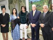 محافظ جنوب سيناء يلتقى وفد قناة هندية خلال تصويرهم فيلما عن السياحة