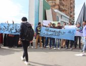 المئات من طلاب جامعة المنصورة يتظاهرون ضد قرار ترامب بنقل سفارة بلاده للقدس