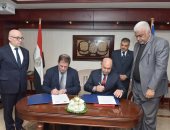 مميش يوقع مذكرة تفاهم مع شركة فرنسية لإنشاء شركة لتجميع مخلفات السفن بترولية