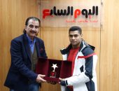 صور.. "اليوم السابع" يكرم محمد إيهاب بطل العالم الذهبى فى رفع الأثقال