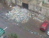 شكوى من تراكم القمامة بمدخل مدرسة الإسلام بشارع الإسناوى بالإسكندرية
