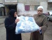 أوقاف دمياط توزع بطاطين الشتاء على عدد من الأسر الفقيرة