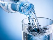 المياه المعدنية مفيدة أم مضرة لطفلك؟