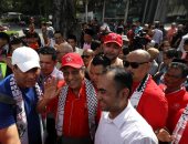 صور.. مهاتير محمد يقود مظاهرة تضامنية مع القدس أمام سفارة أمريكا فى ماليزيا