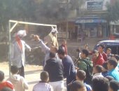 صور.. مشنقة لدميتين لـ"ترامب" و"نيتنياهو" وحرقهما بكفر الشيخ