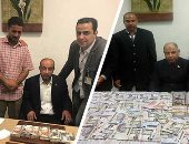 صور.. الملابس الداخلية وسيلة جديدة للتهريب بمطار برج العرب الدولى.. مهندسة بترول تخفى نقدا أجنبيا فى فوط صحية وحمالة الصدر.. وسيدة تحاول تهريب 300 قرص ترامادول أثناء سفرها للإمارات.. والجمارك تحيلهما للنيابة