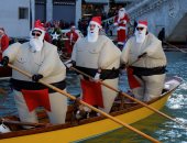 صور.. قوارب "سانتا كلوز" تجوب إيطاليا احتفالا بالكريسماس 