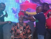 شاهد.. أسطورة أرسنال هنرى يتوج ملكا لنيجيريا