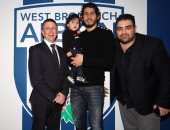 صور.. أحمد حجازى يحتفل بانضمامه لوست بروميتش مع ابنه سفيان