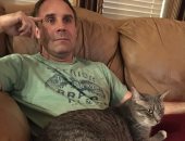 فتاة أمريكية ترسم خطة جهنمية لإقناع والدها بشراء قطة و70 ألف رتويت تدعمها