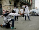 صور.. اشتباكات بين موظفو الرعاية الصحية والشرطة فى بوليفيا ضد سياسة الحكومة