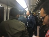صور.. وزير النقل يتفقد المترو وسكك حديد الجيزة ويوجه بالتحقيق فى تأخر القطارات