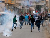 صور.. تجدد المواجهات بين الفلسطينيين والاحتلال بمحيط حاجز قلنديا فى الضفة