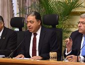 وزير المالية: الدولة تتكفل بعلاج غير القادرين والأمراض المزمنة (صور)