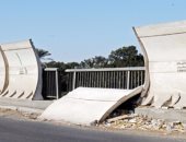 تهالك الأسوار البلاستيكية أعلى محور صفط اللبن يهدد سلامة المواطنين