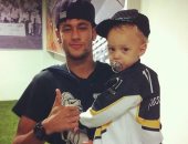 محكمة برازيلية تلزم نيمار بدفع غرامة مالية للطبيب المسئول عن ولادة ابنه