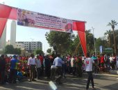 صور.. مدارس أسوان تنشط السياحة بماراثون على كورنيش النيل