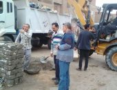 رئيس مدينة سمسطا ببنى سويف يتابع تمهيد الطرق ونظافة الشوارع