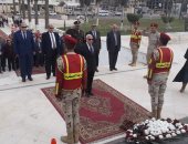 فيديو وصور.. محافظ بورسعيد يضع إكليل الزهور على النصب التذكارى بميدان الشهدان