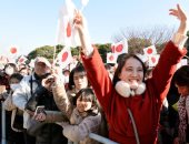 صور.. مواطنو اليابان يحتفلون بعيد ميلاد الإمبراطور أكيهيتو الـ 84