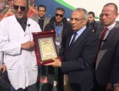 صور.. محافظ شمال سيناء يتفقد المستشفى الميدانى ببئر العبد