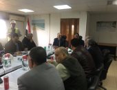  وزير الرى يعقد اجتماعا بقيادات العمل فى مشروع قناطر أسيوط الجديدة 