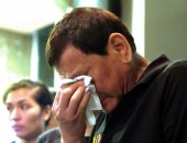 صور.. رئيس الفلبين يبكى على ضحايا عاصفة تمبين بعد مقتل 200 شخص