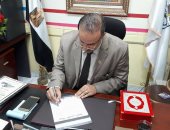 وكيل وزارة التعليم ببنى سويف يوقع على استمارة "علشان تبنيها"لمستقبل وطن