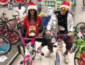 شاهد.. كورتنى كاردشيان تتسوق استعدادا لاحتفالات الكريسماس