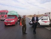 صور.. مدير المرور يقود حملات رادار وفحص متعاطى المخدرات أعلى الطرق السريعة