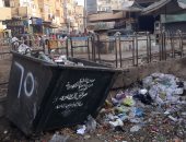 صور.. اضبط مخالفة .. مجلس مدينة قوص يحول نافورة إلى مقلب لإلقاء القمامة