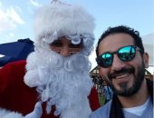 أحمد حلمى يهنئ متابعيه بأعياد الكريسماس وينشر صورة بصحبة "بابا نويل"