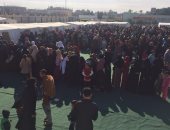 صور .. الآلاف من أهالى شمال سيناء يتوافدون على المستشفى الميدانى ببئر العبد
