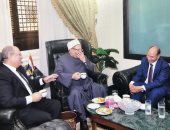 صور.. ننشر تفاصيل لقاء مفتى الجمهورية برئيس مجلس الدولة