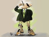 الدولار "المجنون" والمواطن "المطحون".. بكاريكاتير ساخر لـ"اليوم السابع"