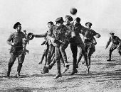 من الذاكرة.. قصة مباراة أوقفت آلام الحرب العالمية احتفالاً بالكريسماس