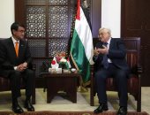 صور.. محمود عباس يلتقى بوزير الخارجية اليابانى فى رام الله