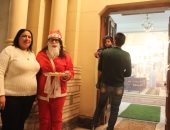 صور.. الروم الأرثوذوكس يؤدون قداس عيد الميلاد وسط أجواء من الفرحة